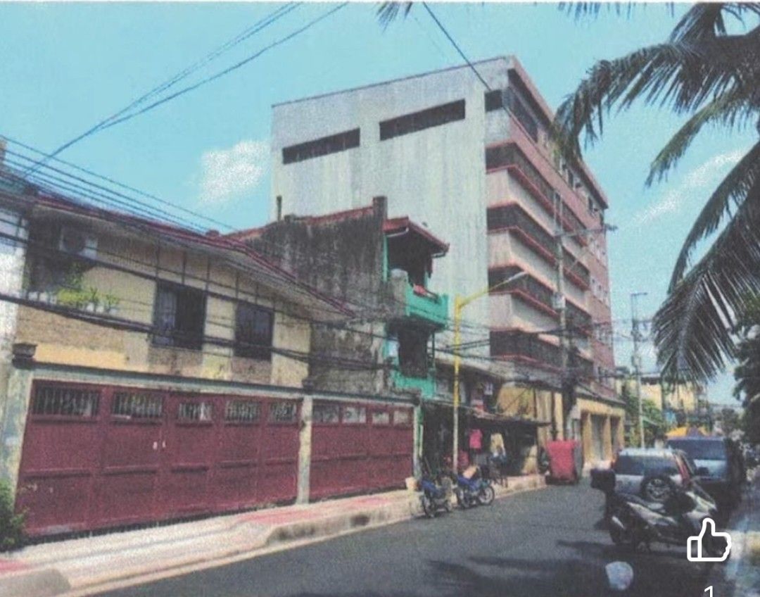 House & Lot Makati City (Category: House & Lot) located in Taytay. Submitted by reese511 (Listing ID 1334614284, Image 3). Description: FOR SALE: TWO STOREY RESIDENTIAL HOUSE AND LOT LOCATION : 1585 COPERNICO STREET BRGY. SAN ISIDRO, MAKATI CITY LOT AREA: 201- SQUARE - METER FLOOR AREA: GROUND FLOOR - 81 SQM 79SQM TOTAL FLOOR AREA - 160 SQM PRICE : 43 MILLION ( NEGOTIABLE ) 👉COPERNICO STREET , MAIN ACCESS CONNECTING TO THE MAYOR ROADS GIL PUYAT 