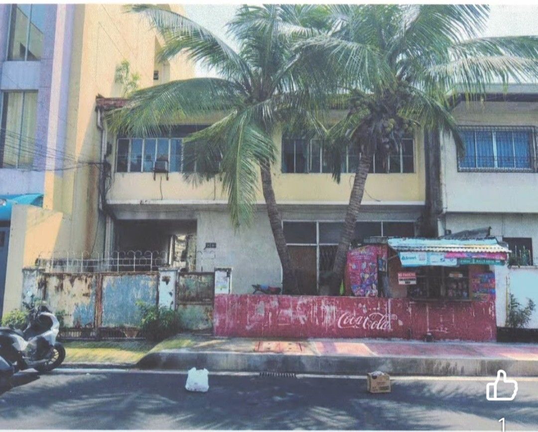 House & Lot Makati City (Category: House & Lot) located in Taytay. Submitted by reese511 (Listing ID 1334614284, Image 1). Description: FOR SALE: TWO STOREY RESIDENTIAL HOUSE AND LOT LOCATION : 1585 COPERNICO STREET BRGY. SAN ISIDRO, MAKATI CITY LOT AREA: 201- SQUARE - METER FLOOR AREA: GROUND FLOOR - 81 SQM 79SQM TOTAL FLOOR AREA - 160 SQM PRICE : 43 MILLION ( NEGOTIABLE ) 👉COPERNICO STREET , MAIN ACCESS CONNECTING TO THE MAYOR ROADS GIL PUYAT 