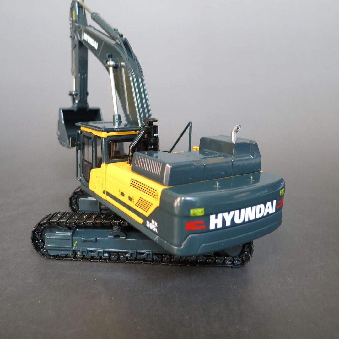 Hyundai 1:43 scale HX505L hydraulic crawler excavator