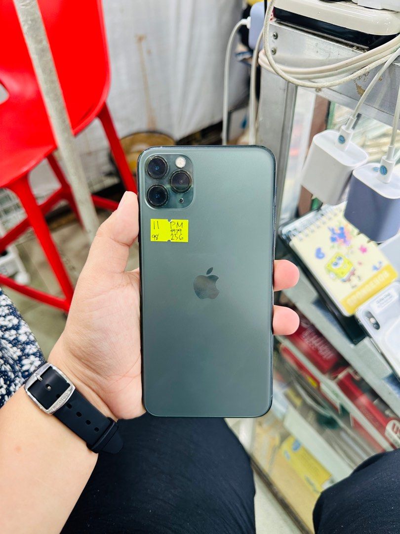 Iphone 11 Pro Max 256gb 98% batt Dualsim FU (Category: iPhone 11 Series) located in San Juan City. Submitted by javedsgadgetshop (Listing ID 1334626923, Image 1). Description: OPEN FOR INSTALLMENT VIA CREDIT CARD/GGIVES/SPAY/BILLEASE & SWAP/TRADE-IN! BUY AND SELL! Quick Specs : Iphone 11promax •256gb •HK Variant •98% batt health •Factory Unlock •95% Smoothness •No hidden issue | No Repaired •100% Authentic | Not Refurbished •w/ OEM Charger & stor