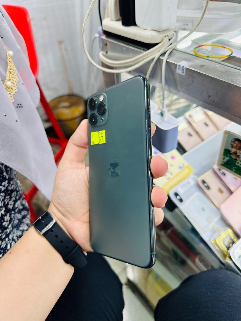 Iphone 11 Pro Max 256gb 98% batt Dualsim FU (Category: iPhone 11 Series) located in San Juan City. Submitted by javedsgadgetshop (Listing ID 1334626923, Image 2). Description: OPEN FOR INSTALLMENT VIA CREDIT CARD/GGIVES/SPAY/BILLEASE & SWAP/TRADE-IN! BUY AND SELL! Quick Specs : Iphone 11promax •256gb •HK Variant •98% batt health •Factory Unlock •95% Smoothness •No hidden issue | No Repaired •100% Authentic | Not Refurbished •w/ OEM Charger & stor