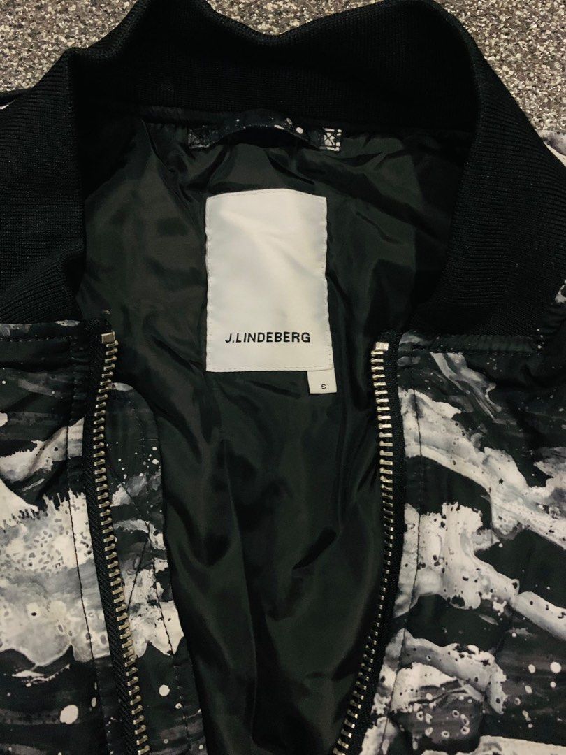 Jacket (Category: Coats, Jackets and Outerwear) located in Singapore. Submitted by benissp (Listing ID 1334605804, Image 3). Description: - Official J.Lindeberg Marble Bomber Padded Jacket. - ⁠size S - ⁠totally new - ⁠comes with extra snap buttons attached. - ⁠double front zipper opening - ⁠featured 6 functional pockets P.s selling behalf of sister. .