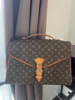 (Category: ) located in . Submitted by luxurysourcedbyjinx (Listing ID 1334709008, Image 1). Description: .