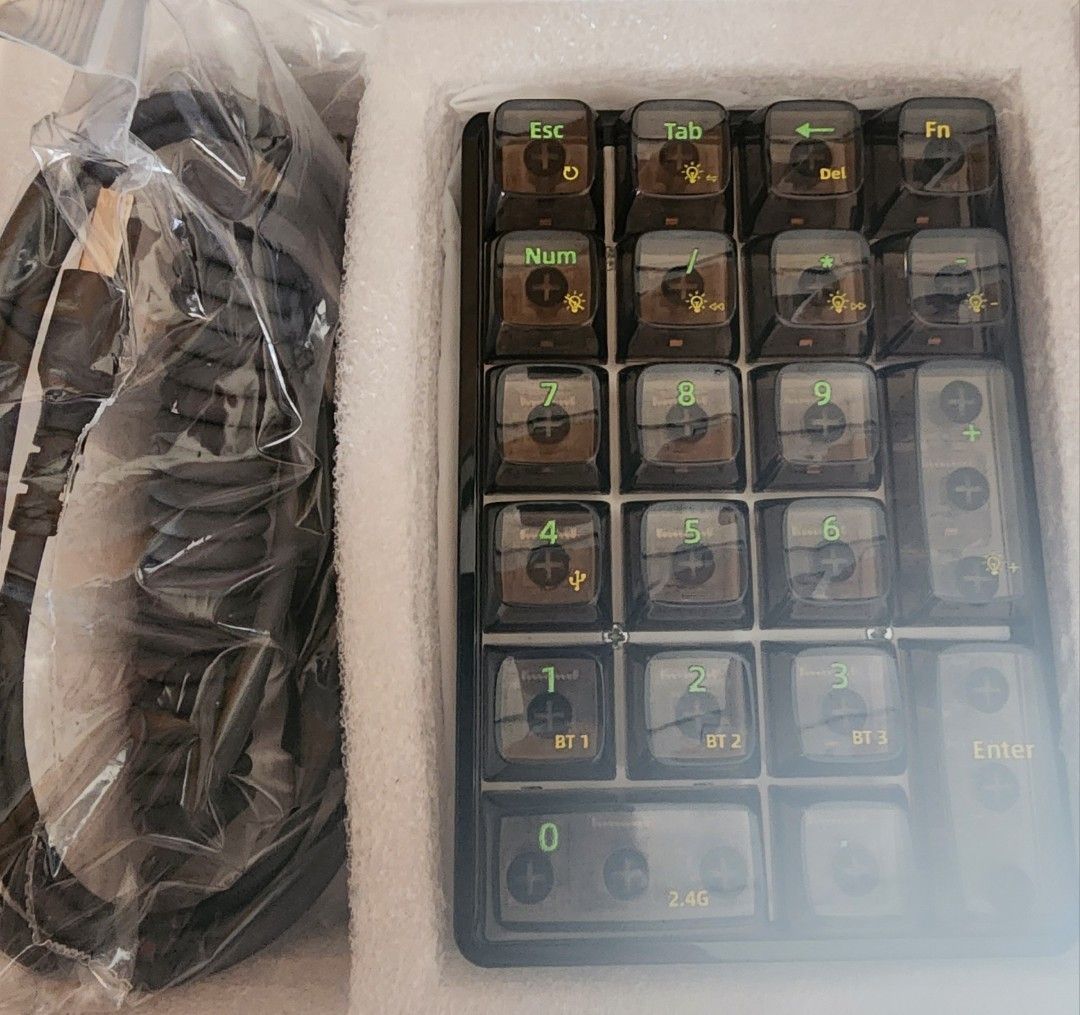 LEOBOG K21 WIRELESS 3 MODE TRANSPARENT KEYBOARD (Category: Mouse & Mousepads) located in Caloocan City. Submitted by vickybelo_0722 (Listing ID 1334724979, Image 2). Description: brandnew po ito Leobog k21 wireless 3 mode transparent keyboard.