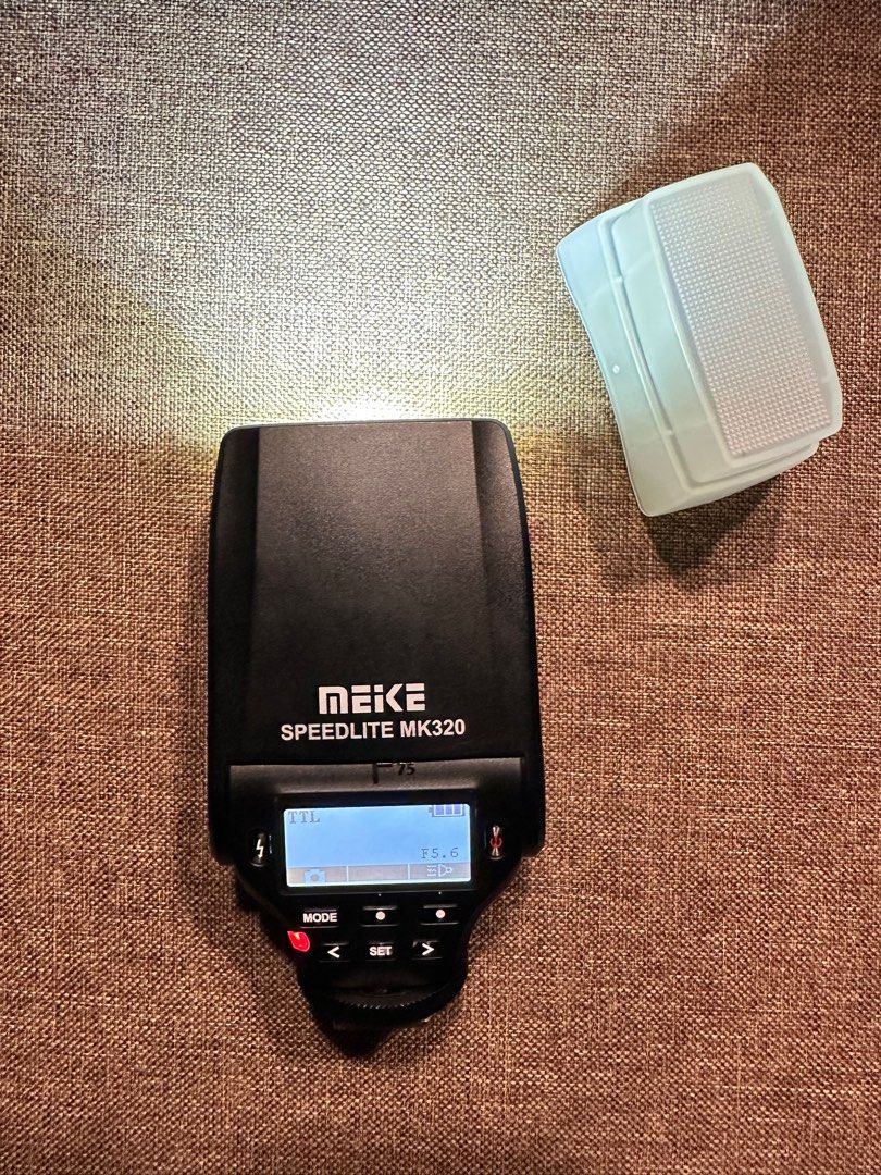 Meike MK320 MK-320 for Fujifilm Flash (Category: Flashes) located in Santa Rosa. Submitted by akosihub (Listing ID 1334616982, Image 1). Description: Batteries not included No box.