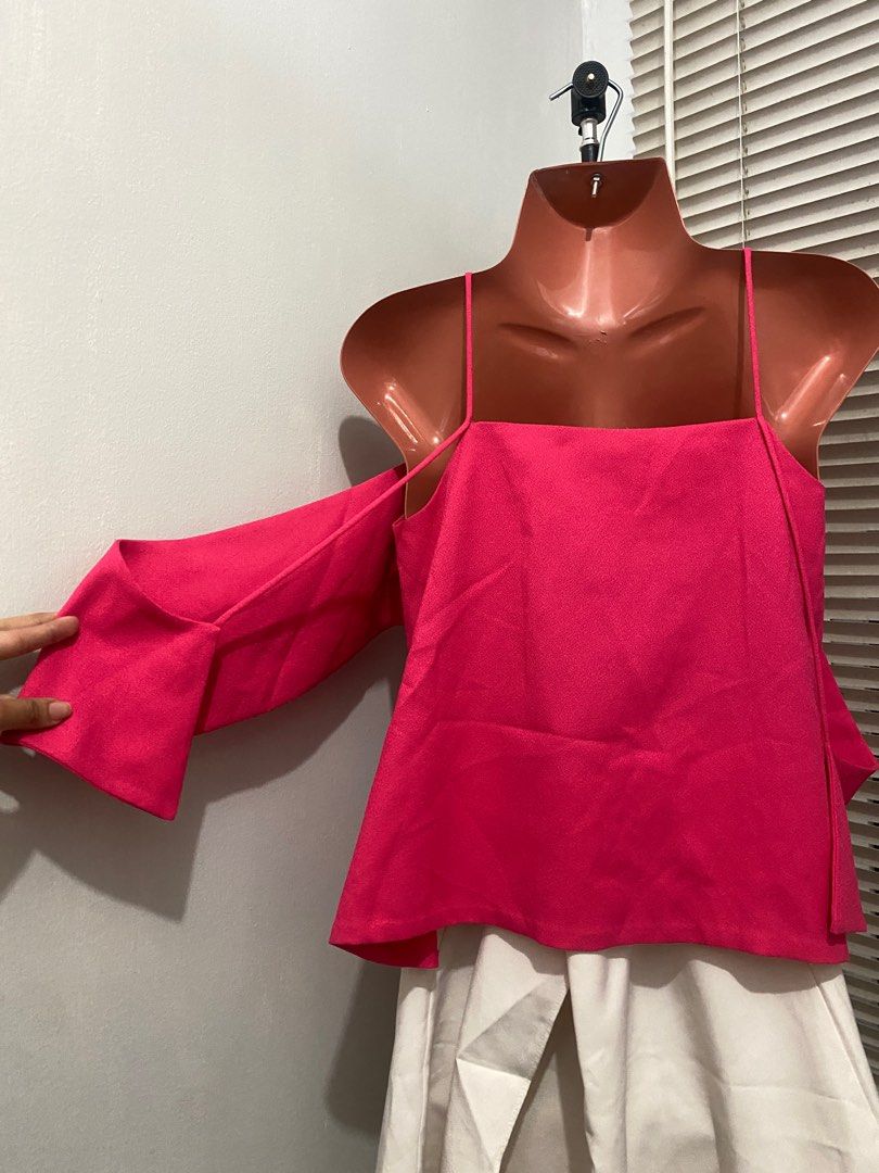 MILIN Hot Pink Unique Y2K Top (Category: Sleeveless) located in Quezon City. Submitted by ch4se (Listing ID 1334678507, Image 2). Description: 🌸 Condition: 10/10 🌸 Size: XXS - XS .