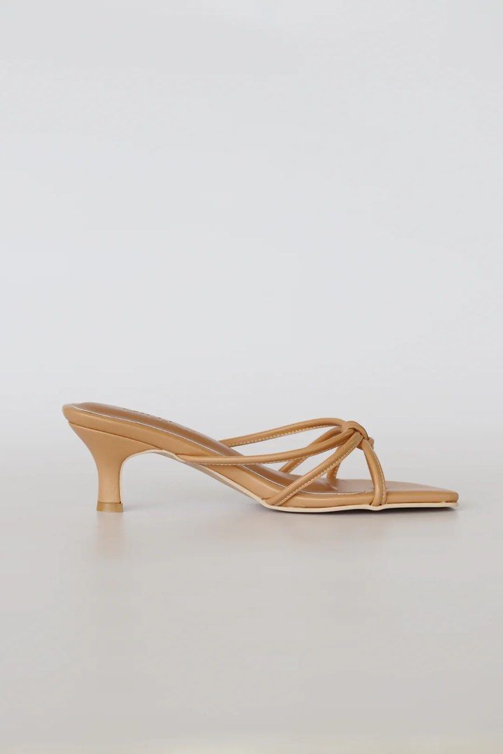 Milli label kitten heels, Women's Fashion, Footwear, Heels on Carousell