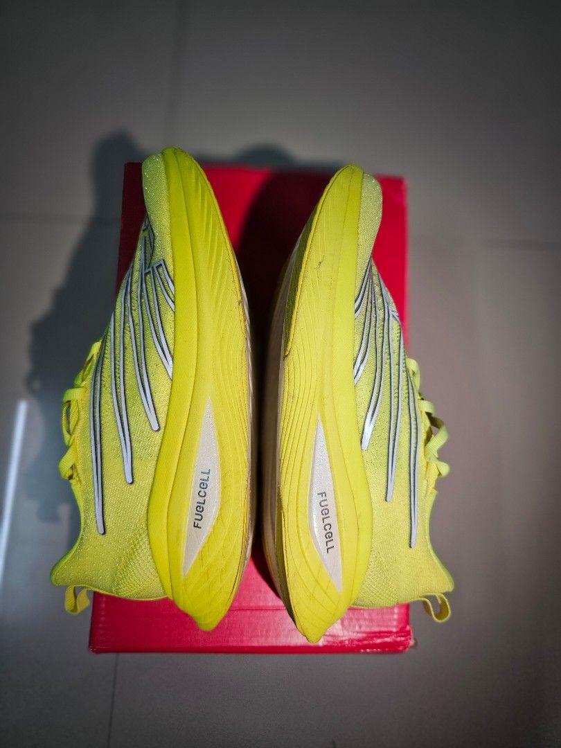 New Balance FuelCell Supercomp Elite v3 (26.5cm), Sports Equipment 
