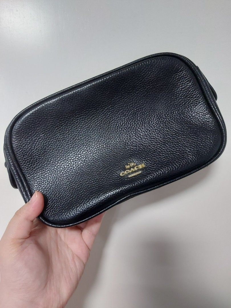 COACH (Category: Cross-body Bags) located in Rizal. Submitted by KCS0001 (Listing ID 1334169831, Image 3). Description: Original Coach Isla Camera Bag 4500 down to 3500 (LP) + sf with minimal signs of usage, fadings sa hardwares small size.