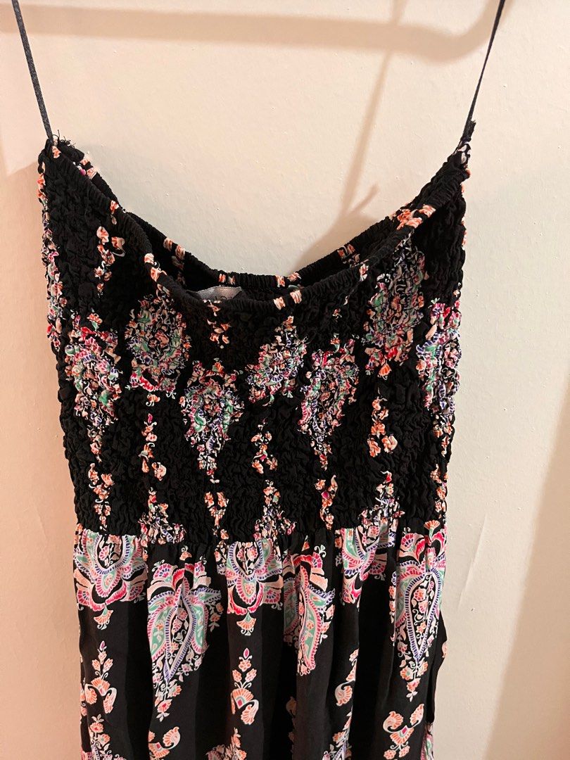 Patterned Maxi Dress (Category: Dresses) located in Makati City. Submitted by everything_below300 (Listing ID 1334644117, Image 2). Description: Cozy, flowy, and fits well. Barely used. Best for beach outfits or for your Vietnam, Bangkok, Bali, and Cambodia OOTD. 😍 Stretchable. Fits Small to Medium.