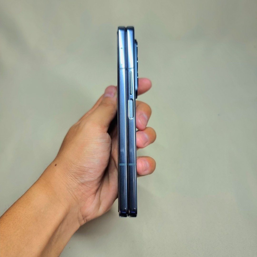 Samsung Z Fold 4 512gb COMPLETE SET (Category: Samsung) located in San Mateo. Submitted by migueleauthentic (Listing ID 1334581738, Image 3). Description: RUSH!!! 𝐒𝐚𝐦𝐬𝐮𝐧𝐠 𝐙 𝐅𝐨𝐥𝐝 𝟒 '𝐆𝐫𝐚𝐲𝐠𝐫𝐞𝐞𝐧' 𝟏𝟐/𝟓𝟏𝟐𝐠𝐛 NTC (Local Variant) SM-F936B/DS Dual 5G Bandwidth Openline both simslots Qualcomm Snapdragon 8+ Gen 1 (4nm) Healthy Battery (very rarely used) Hydrogel Protected Front, Rear, Sides and with Original stock plastic film fo