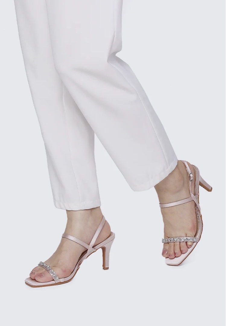Wedding Heels (Category: Heels) located in Singapore. Submitted by mawchi (Listing ID 1334585038, Image 2). Description: Original price $65.90, letting go at $55. Good deal! •Kristine Comfy Heels in Champagne •Brand new comes with the box Size - EU 40 [can fit EU 39 too] Heel Height - 3 inch Self collect or meet up.