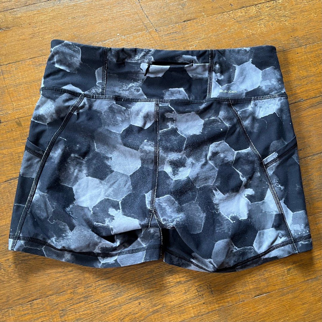 Saucony run dry shorts top