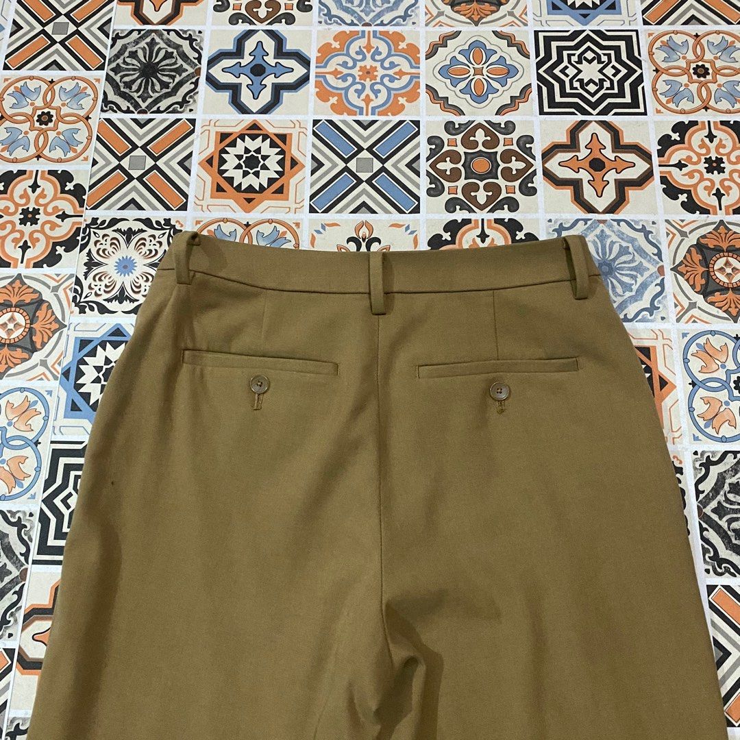 Slacks (Category: Trousers) located in Kuala Lumpur. Submitted by xbundlestore (Listing ID 1334706618, Image 3). Description: Uniqlo Slim fit Pinggang 31 labuh 37.