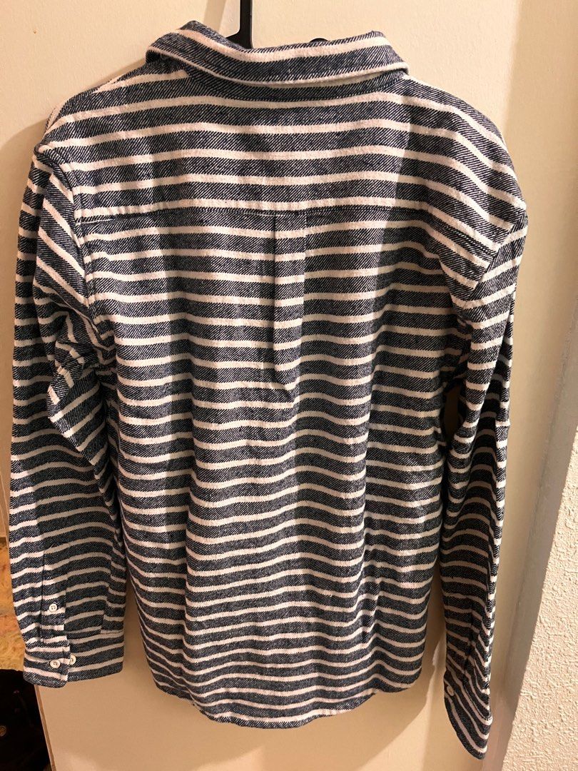 Striped Longsleeves (Category: Tshirts & Polo Shirts ) located in Makati City. Submitted by everything_below300 (Listing ID 1334656601, Image 3). Description: Thick and cozy button-up striped longsleeves. Can fit for both man or woman. Best for cold weather or casual office wear..