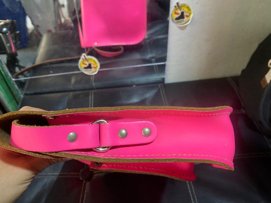 The Cambridge Satchel Company (Category: Shoulder Bags) located in Quezon City. Submitted by biasantos (Listing ID 1334590451, Image 3). Description: The Cambridge Satchel Company Money Back if Fake‼️ Handmade in Great Britain 9”hieght 11”width P 1,499 In Good Condition Available for Layaway 👍🏼 shop bambang market stall #7 open 12noon onwards Daily carousel app. babes Santos/Edsantos27 you can also visit:the boot shop ph/dr martens ph sales/swa