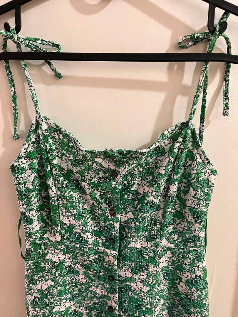Topshop Mini Dress (Category: Dresses) located in Makati City. Submitted by everything_below300 (Listing ID 1334642894, Image 2). Description: PHP200 only if you buy another item! Get this super cute Topshop green mini dress. I only used it a few times on very special occasions. Stretchable material, fits Small to Medium.