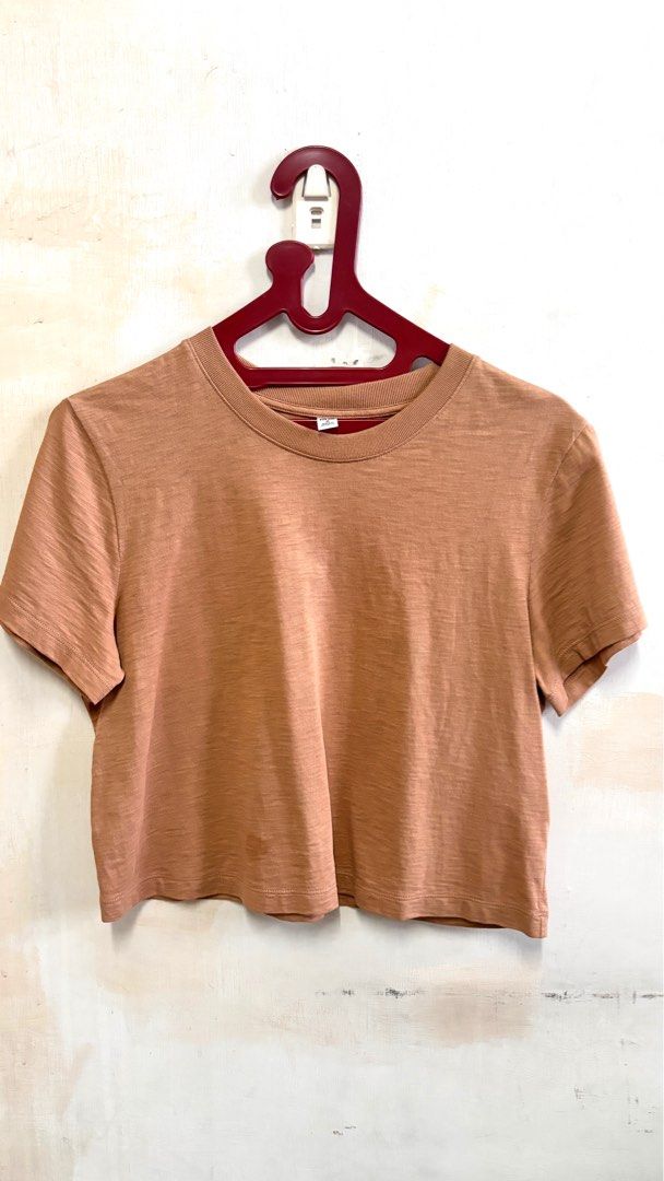 Uniqlo Tops En Shirts WANITA T-SHIRT MINI GARIS (CROP TOP) UNIQLO ID