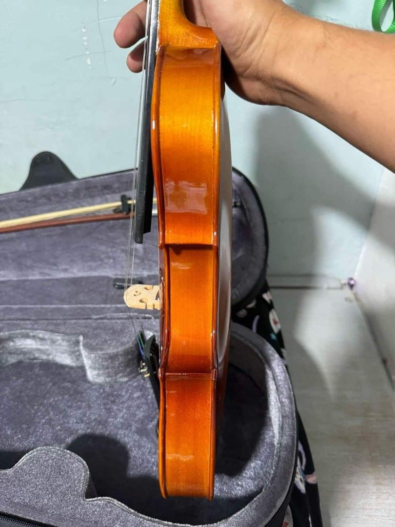 Violin bachendorff 4/4 concert series (Category: Musical Instruments) located in Caloocan City. Submitted by louisamosc23364 (Listing ID 1334623241, Image 2). Description: pm me for inquiries maayos pa itong gamitin.