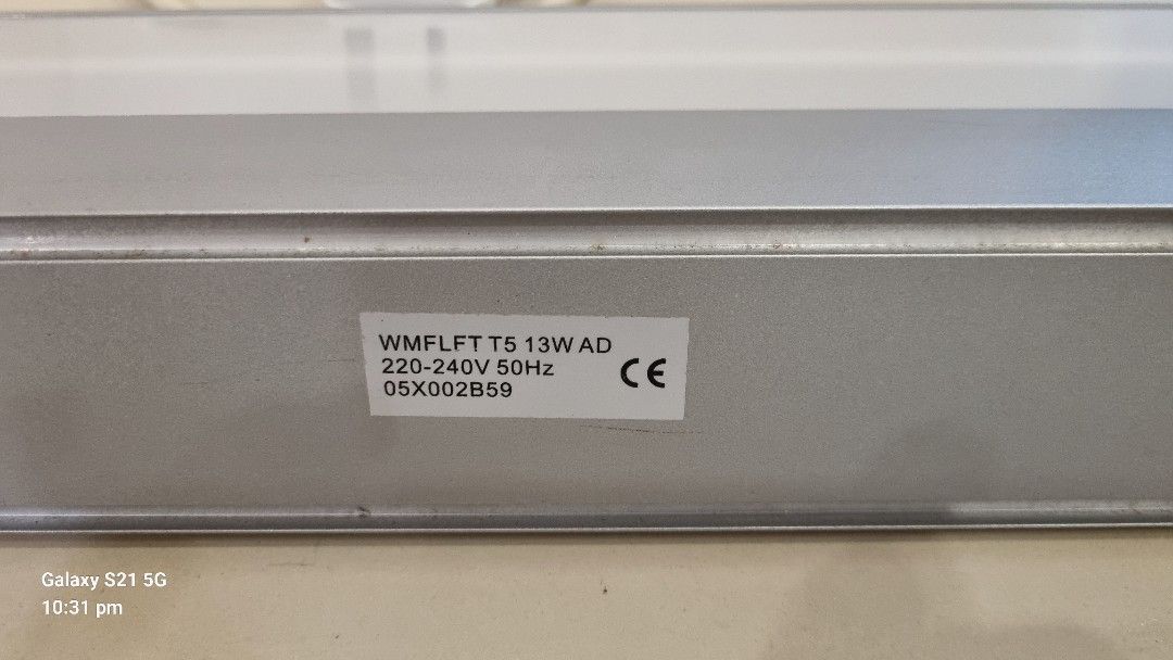 Wall-Mount Study Light (T5 13W) (Category: Lighting) located in Singapore. Submitted by mikemak57 (Listing ID 1334690708, Image 3). Description: Study light to be wall mounted. Adequate lighting for study table. Require AC 230V power. Extra used T5-13W fluorescent tube included (total: 2 tubes)..