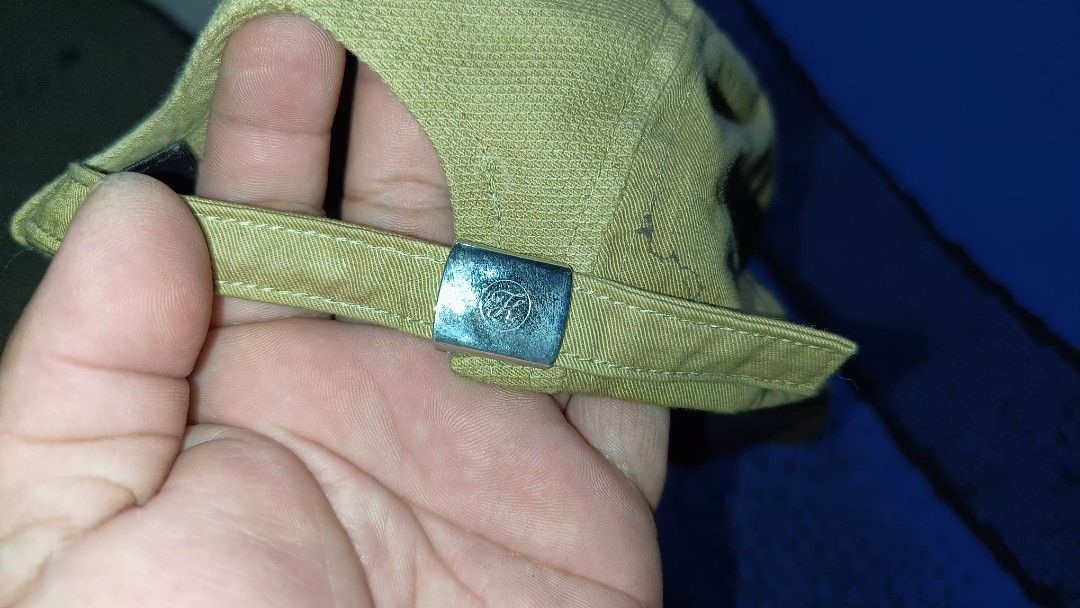 237. 5 PANEL (Category: Cap & Hats) located in Tenom. Submitted by ulloi_garage (Listing ID 1334840295, Image 3). Description: 🪖Kondisi 9/10 🪖Warna 9/10 🪖Made In Japan 🪖Adjuster Buckle - Sudu Rata 🪖FREE POS 📞OII3I66I452.
