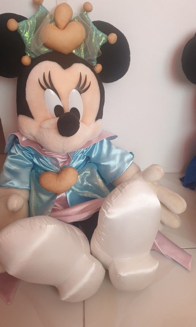 27 inches mikey and minnie (Category: Plushies & Soft Toys) located in Manila. Submitted by mm74010 (Listing ID 1334797575, Image 3). Description: 2 for 1700..clean and no smell. nakadsplay lang po sfee c/0 buyer negotiable.
