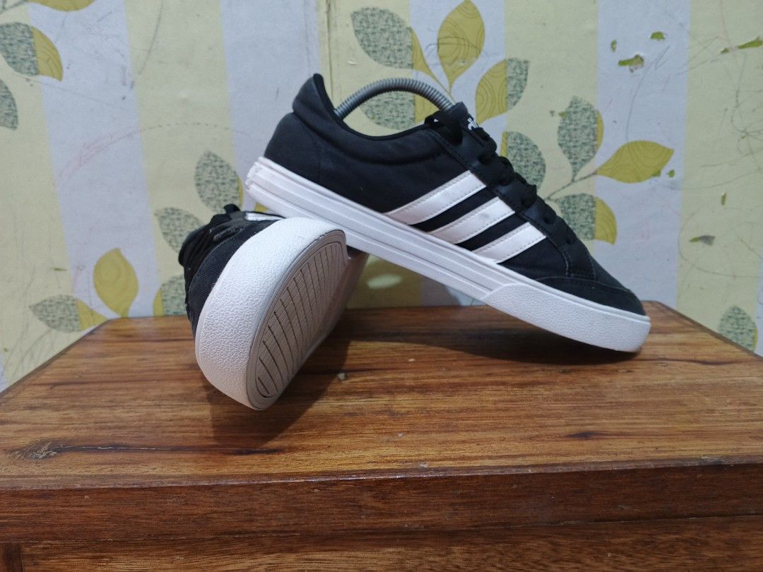 ADIDAS VS SET BLACK WHITE AW3890 Fesyen Pria Sepatu Sneakers di Carousell