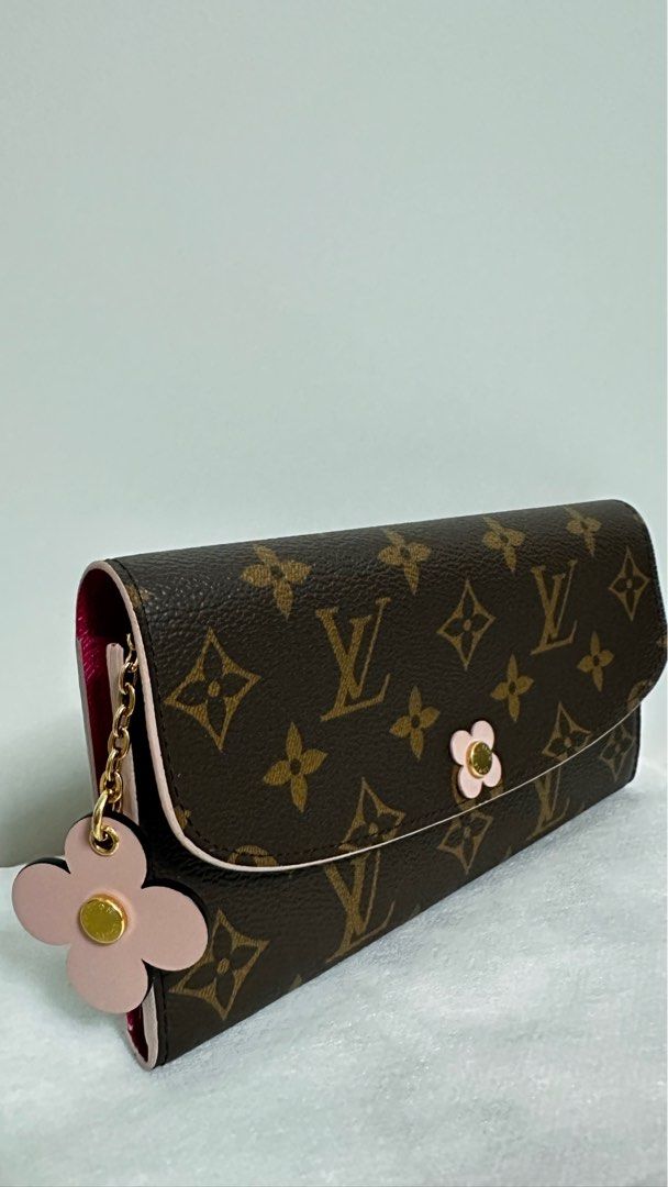 Louis Vuitton LV wallet (Category: Luxury Bags & Wallets) located in Quezon City. Submitted by ror-y (Listing ID 1334876933, Image 1). Description: Louis Vuitton Long Bifold Wallet.