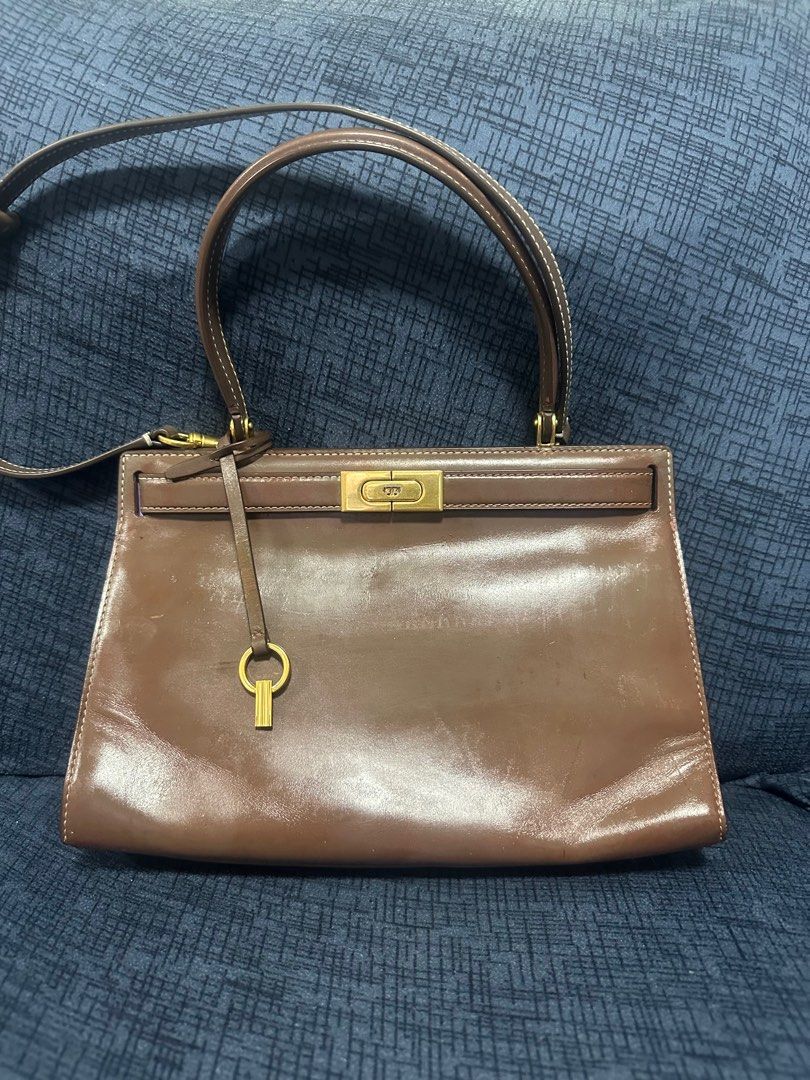 Authentic Tory Burch Radziwil (Category: Luxury Bags & Wallets) located in Pasig City. Submitted by pearlovesjohann (Listing ID 1334814382, Image 3). Description: Nabugbog sa box from Japan See photos (detailed na po yan).