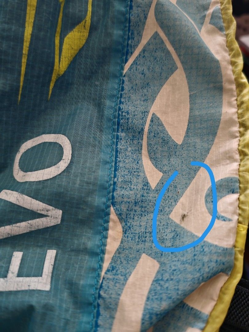 Backpack （分類：背包）位於 Hong Kong。 由 garden19 提交（商品編號 1334162563，圖片 6）。簡介： HOKA light weight backpack. Has some scratches. Has a mini hole on the outside surface. Many functional compartments.。