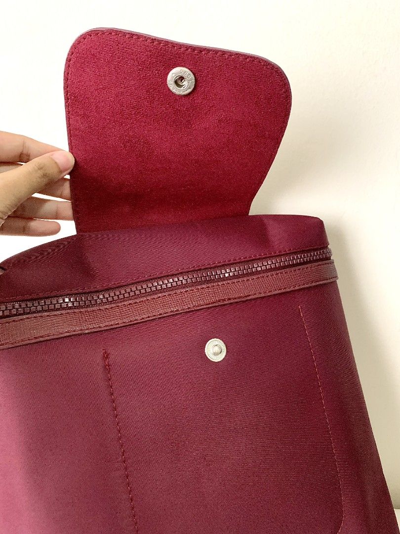 Backpack Maroon (Category: Backpacks) located in Kuala Lumpur. Submitted by aisyaspreloved (Listing ID 1334806593, Image 3). Description: - Item As is - measurement - 27x30x9cm - No Negotiation will be assisted serious buyer just Chat these details before pick-up;- Name: Date Collection: Time Collection: for Collection purposes Vehicle plate No:.