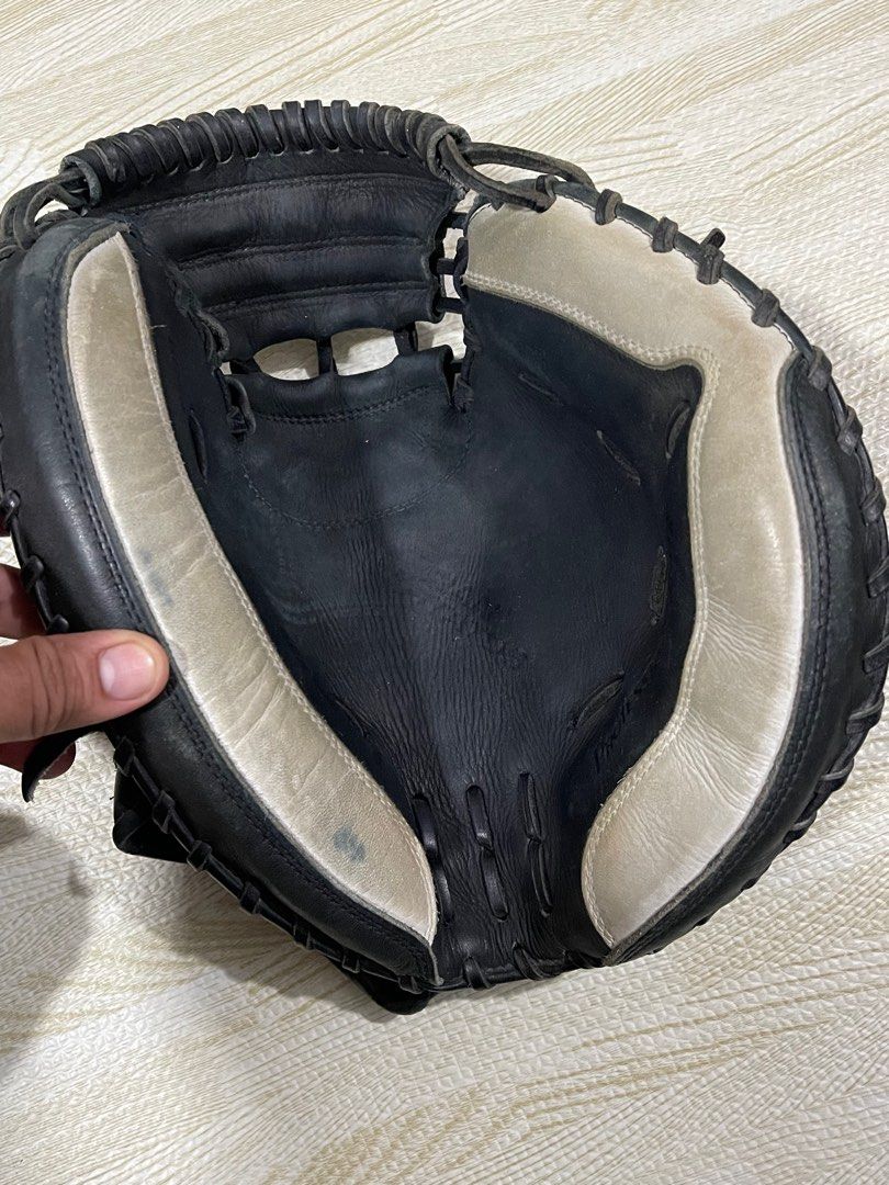 baseball gloves (Category: Sports & Fitness Nutrition) located in Calamba. Submitted by thriftingoverload (Listing ID 1334753030, Image 3). Description: plus shipping fee aspack (4pcs) pag isa isa lang ang price nasa first pic plus sf.