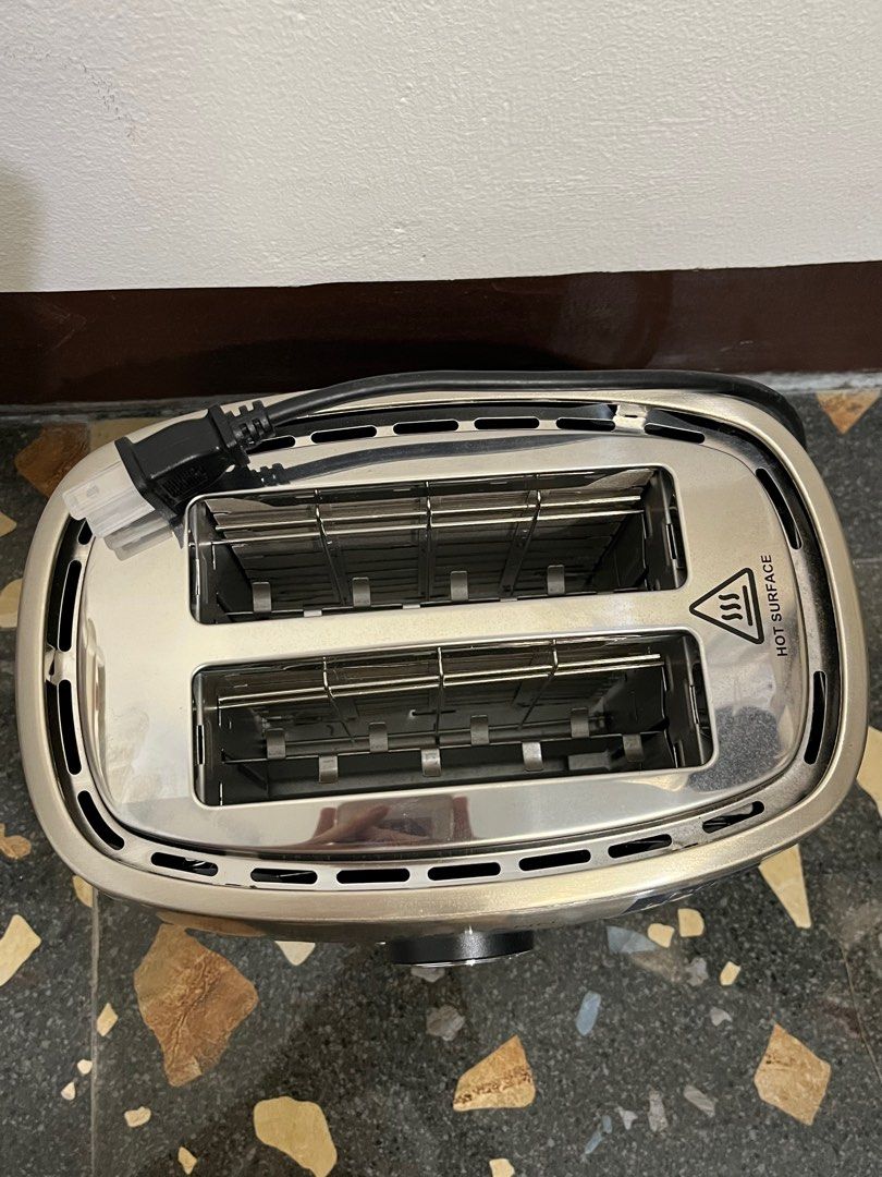 Baumann Bread Toaster (Category: Ovens & Toasters) located in Malolos. Submitted by hjthriftshop (Listing ID 1334855305, Image 3). Description: Brand new toaster rfs: Supposed to use it for my dorm, but didnt use it.
