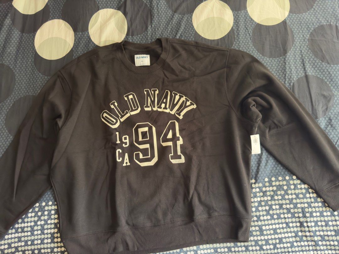 Brand new Sweatshirt (Category: Coats, Jackets and Outerwear) located in Caloocan City. Submitted by knackknicks (Listing ID 1334759937, Image 1). Description: Brand new Old Navy black sweatshirt .