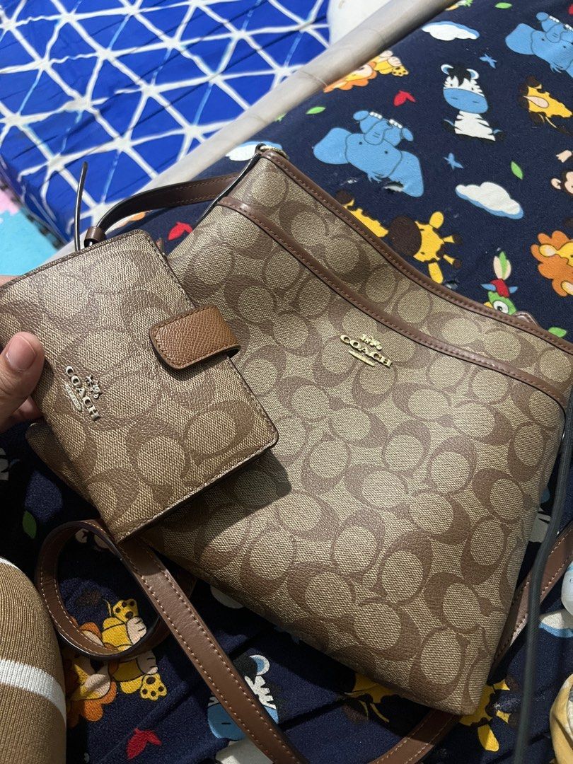 coach bag & wallet (Category: Cross-body Bags) located in Manila. Submitted by rinalomino02321 (Listing ID 1334743421, Image 1). Description: bundle bag & wallet original coach.