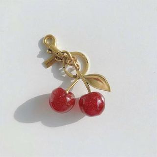 (Category: ) located in . Submitted by shinnywinnie.bag (Listing ID 1334793916, Image 1). Description: .