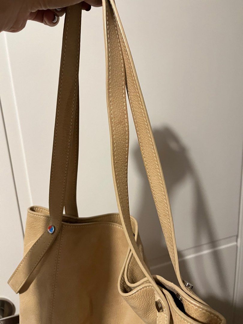 COS 2-way Leather Bag 兩用麂皮袋, 女裝, 手袋及銀包, 單肩包- Carousell