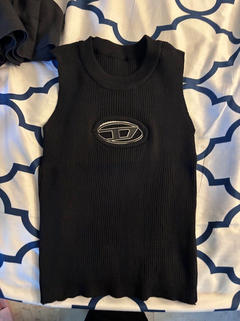 Diesel Sleeveless top (Category: Sleeveless) located in Makati City. Submitted by herayne (Listing ID 1334839932, Image 1). Description: For S-M sizes.