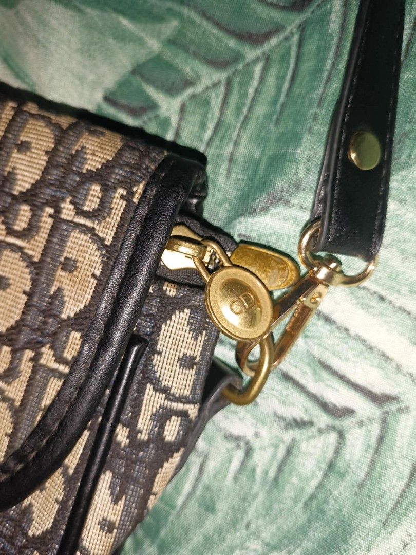 Dior handbag/kili bag (Category: Luxury Bags & Wallets) located in Polomolok. Submitted by instajunk.ph (Listing ID 1334895103, Image 3). Description: Dior hand bag/kili bag 9width x 7 length Changeable strap ( if you change it with a longer one you can make it a sling bag ) Issue on its lock ( zoom picture ) Still useable and presentable 680php+sf.