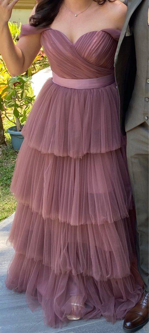 Entourage gown - Bridesmaid (Category: Evening dresses & gowns) located in Pasig City. Submitted by mjdls (Listing ID 1334813908, Image 3). Description: Fits medium to large; used only once; bought it for 6,500.