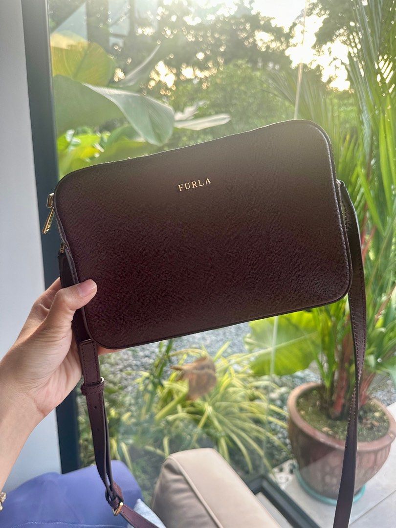 Furla Double Zip Crossbody Leather Bag (Category: Luxury Bags & Wallets) located in Makati City. Submitted by kobeskorner (Listing ID 1334762209, Image 3). Description: Preloved Furla Double Zip Leather Bag Has minor signs of wear, but well-maintained No dust bag.