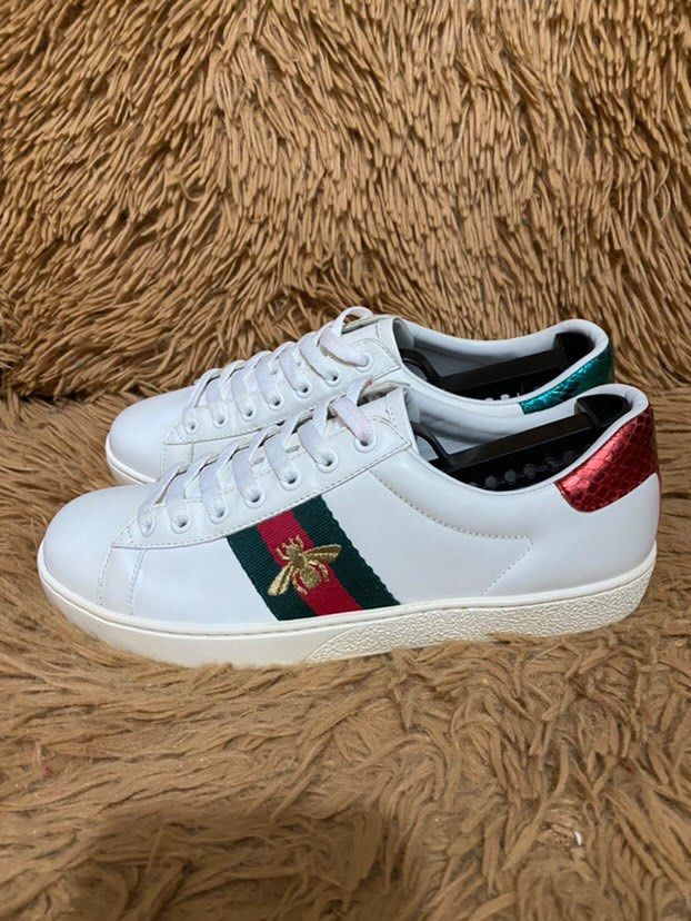 Gucci bee shors shop