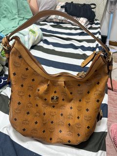 (Category: ) located in . Submitted by jdc.closet09 (Listing ID 1334833375, Image 1). Description: .