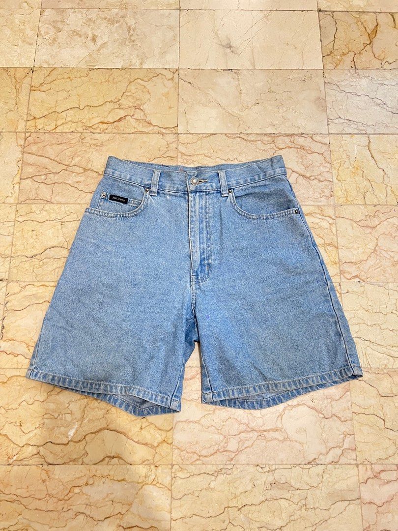 Highwaist Mom Shorts (Category: Shorts) located in Pasig City. Submitted by bbcage (Listing ID 1334880258, Image 1). Description: Waistline - 28 inches Rise - 11 inches model’s height is 5’1.