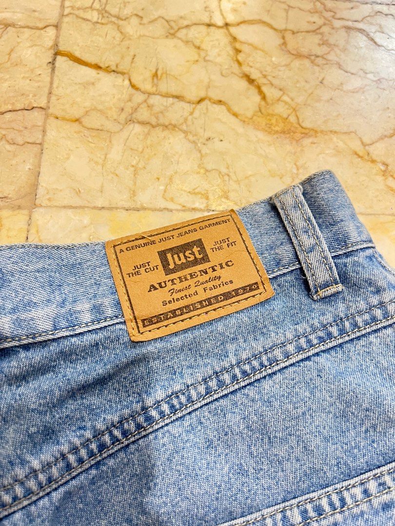 Highwaist Mom Shorts (Category: Shorts) located in Pasig City. Submitted by bbcage (Listing ID 1334880258, Image 3). Description: Waistline - 28 inches Rise - 11 inches model’s height is 5’1.