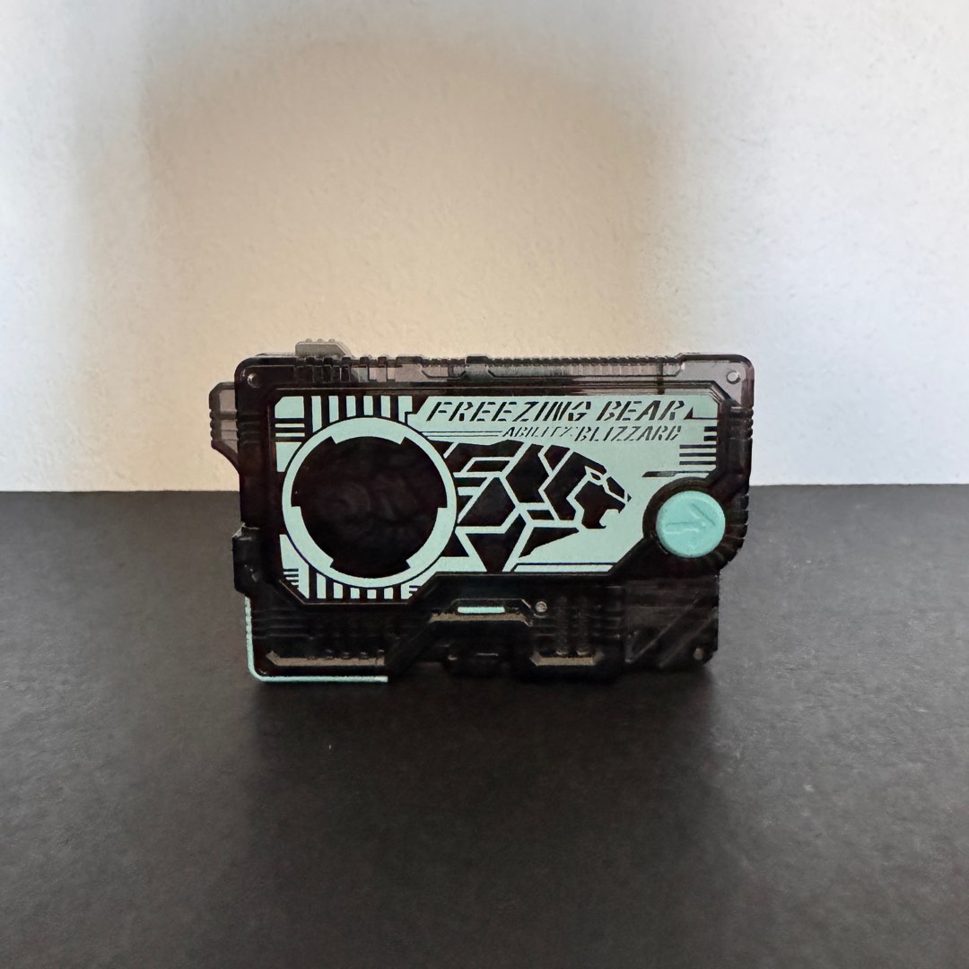 Kamen Rider Zero One 01 DX Freezing Bear Progrise Key, Hobbies & Toys ...