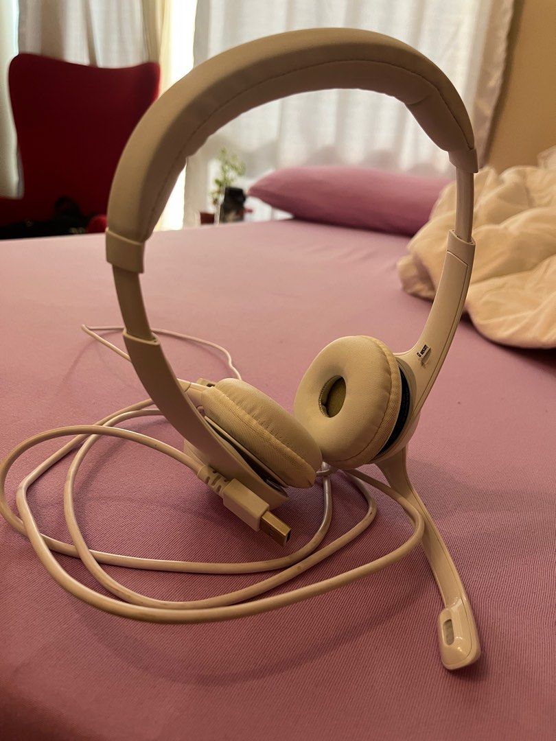 Logitech H390 (Category: Headphones & Headsets) located in Meycauayan. Submitted by justinnekim_u (Listing ID 1334729802, Image 2). Description: Used for 2 months No issues 600 nego Meetups within Meycauayan Bulacan Lalamove care of buyer.