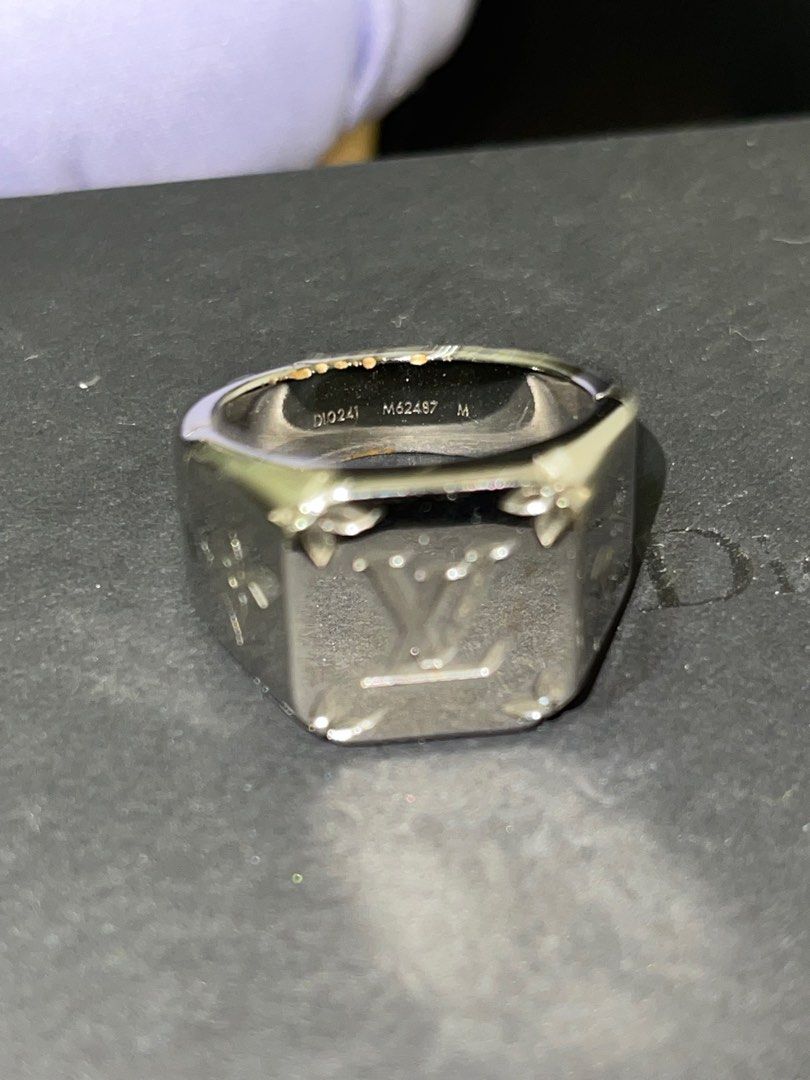 Monogram signet ring louis vuitton top