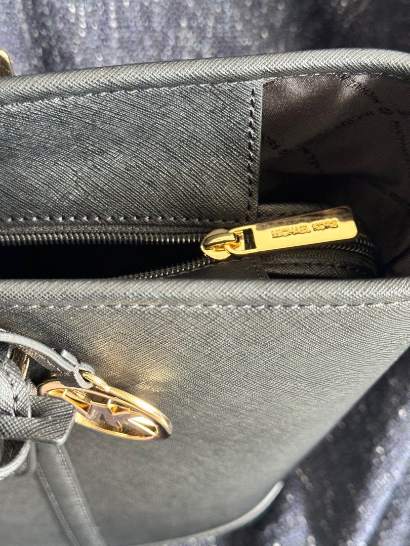 Michael kors bag that fits laptop hot sale