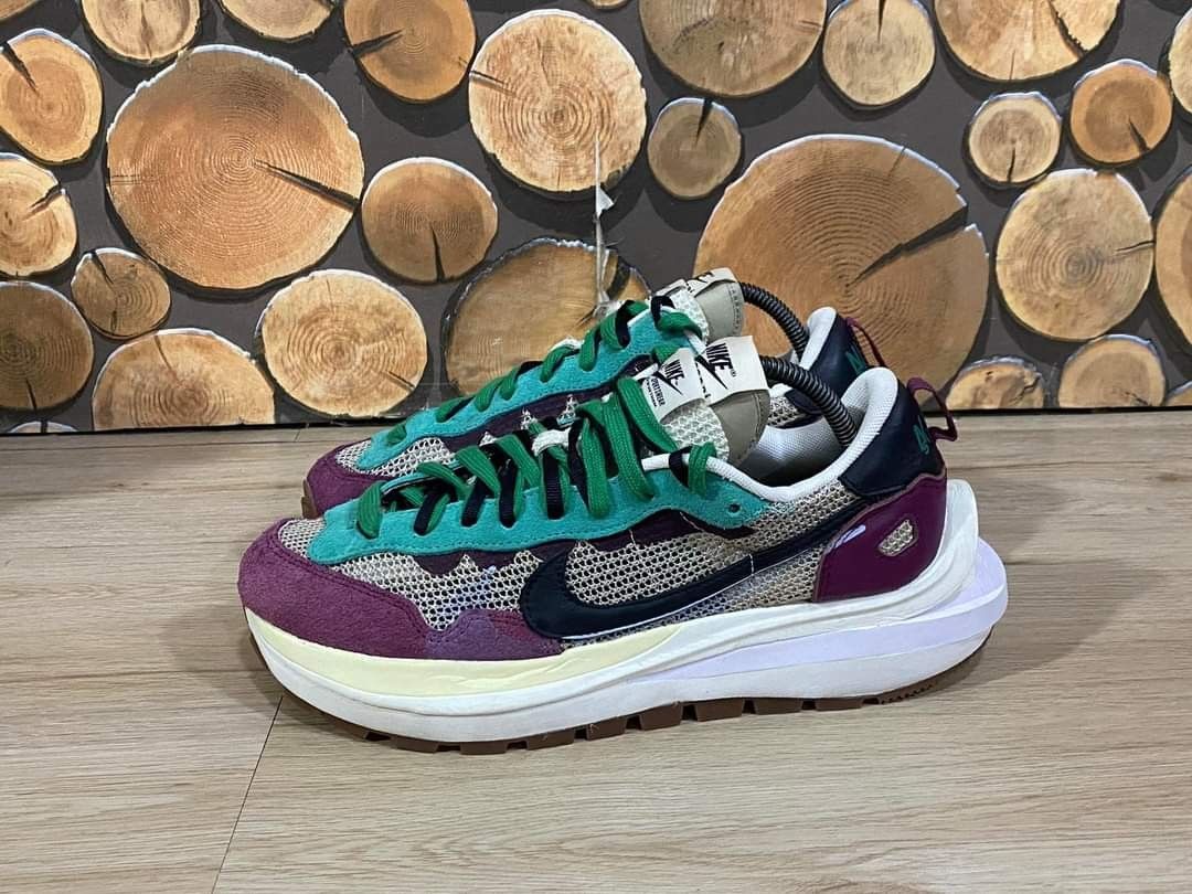 sacai vaporwaffle villain red on feet